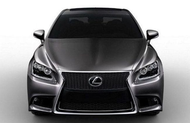 lexus ls轿车在它的揭幕前图片