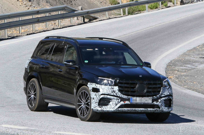 Power may remain unchanged, new Mercedes-Benz GLS spy photos exposed